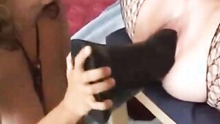 MILFs bei Lesbendreier mit Riesentoys