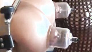 MILFs bei Lesbendreier mit Riesentoys