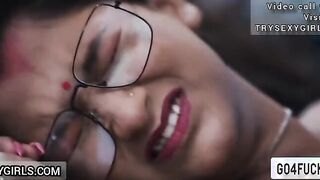 Indian Bhabhi Makan Malik Ne apne naukaro ko chodne ka training deti hai