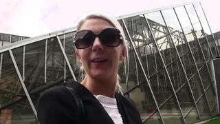 Blondine von der Straße zum Squirten gebracht