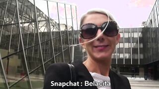 Blondine von der Straße zum Squirten gebracht