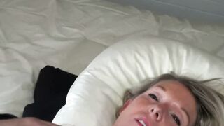 Blondine von der Straße zum Squirten gebracht