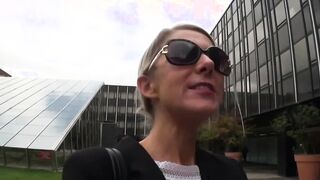 Blondine von der Straße zum Squirten gebracht
