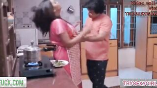 Indian sexy Bhabhi ko Dewar ne kitchen mai aakela dekha Chudai kari