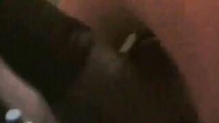 Geile Frau in einer privaten Gruppensex-Szene