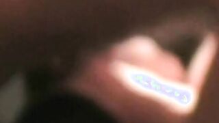 Geile Frau in einer privaten Gruppensex-Szene