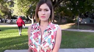 Heiße Brunette lutscht auch meine prallen Eier