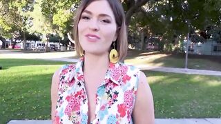 Heiße Brunette lutscht auch meine prallen Eier