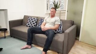 Kurvige Milf zum Ficken mitgenommen