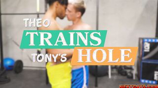 Theo Brady trains Tony Genius hole in the gym
