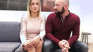 Milf auf der grauen Casting Couch gevogelt