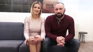 Milf auf der grauen Casting Couch gevogelt