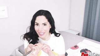 Dark Hair bitch fucks the selfie stick