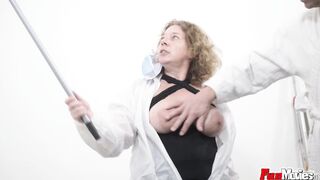 Fat older nympho blowing penis