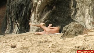 Outdoor beach anal fucking with a dark haired bombshell