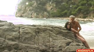 Outdoor beach anal fucking with a dark haired bombshell