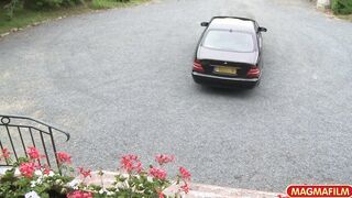 Stunning mom gets arse rammed into the garden