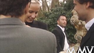 Bae dark haired offer headjob at a wedding