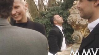 Bae dark haired offer headjob at a wedding