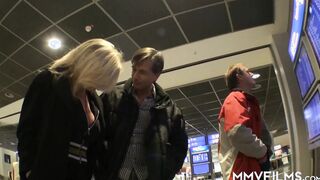 Older wifey gets her pierced vagina double dicked