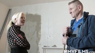 German hoe goes around giving fellatio