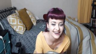 Italian Pawg Shows Off Her Big Ass on Webcam