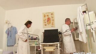 Specialist doctors heal a women with cum
