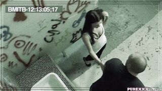 Big haired Hottie sucking off dick inside the WC