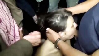 Gangbang Party faer die kleine Schwarzhaarige