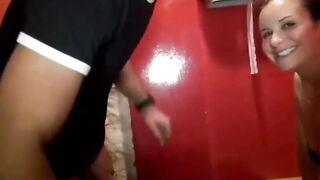 Gangbang Party faer die kleine Schwarzhaarige