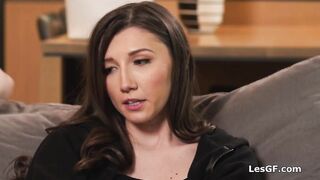Threeway pussy eating and scissoring therapy