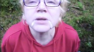 Deutsche Oma mit dicken Titten liebt Gesichtsbehandlungen – Teil 11