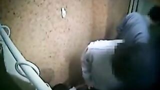 Luder lieag sich in der Umkleidekabine poppen