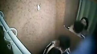 Luder lieag sich in der Umkleidekabine poppen