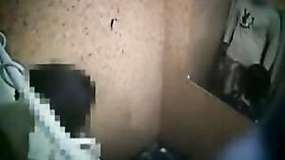 Luder lieag sich in der Umkleidekabine poppen