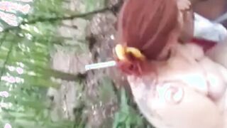 Gefesseltes deutsches Luder im Freien in den Titten gefickt