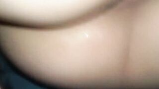 Eine junge dicktittige Schlampe gebumst
