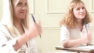 Gierige Schulmaadchen ficken Lehrer