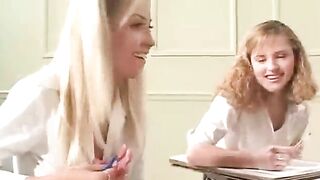 Gierige Schulmaadchen ficken Lehrer