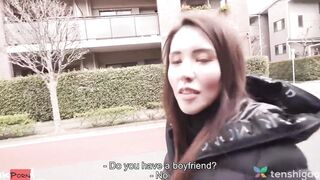 Sayuri Takeda spreads her bald vagina