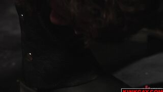 Submissive Vander Pulaski services his master Greg Hollywoods cock