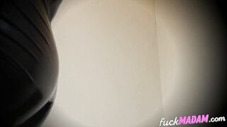 Crank Your Hog Dry: Tattooed Solo Webcam Girl With Big Assets