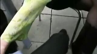 Deutsche blonde MILF öffnet das Überraschungspaket
