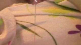 Intensiver Orgasmus und Squirting-Session eines deutschen Amateurpaares