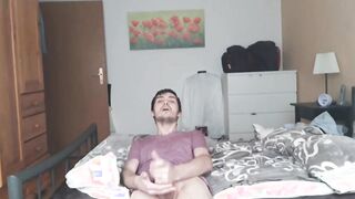 Heißer Twink-Striptease mit Handjob vor der Webcam