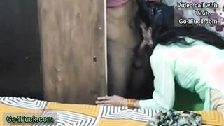 Smart Bhabhi Ko Ghar Me Akele Dekh Dewar Ne Chudai Kari