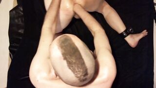 Bareback Fisting Amateur Takes It Up the Ass