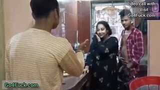 Desi Bhabhi ki Two Boys Homemade Threesome Chudai