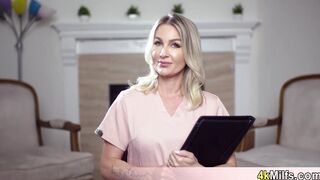 Andi Avalon is a handjob expert MILF