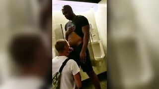 Hunk Gets Amateur Blowjob With Cum Tribute